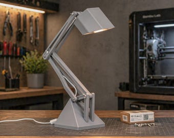 Lámpara de escritorio articulada, impresa en 3D - Iluminación funcional para el hogar/oficina - Regalo para él/ingenieros/nerds - "Mashina" de Paladim Studio
