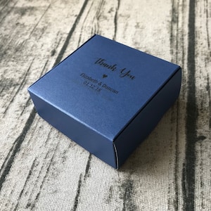 50x Perle Marineblau Personalisierte Danke Geschenkboxen • Hochzeitsbevorzugungsboxen • Jahrestag Abschluss Babyparty Taufe Geburtstagsgeschenkbox