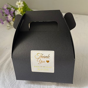 50x zwarte papieren dozen met handvat Gepersonaliseerde goudfoliestickers Etiketten Bruiloft Gunstdoosjes Kersttaart Geschenkdozen