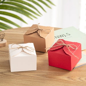 25 boîtes en papier kraft noir et blanc, boîtes de cadeau pour mariage, gâteau de Noël, biscuits, bonbons au chocolat, boîtes d'emballage cadeau de 3,5 x 3,5 x 2,3 po.