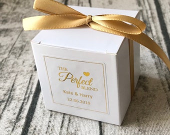 40x White Wedding Favour Boxes With Personalized Gold Foil Stickers Engagement Wedding Birthday Party Baby Shower Baptism Gift Boxes