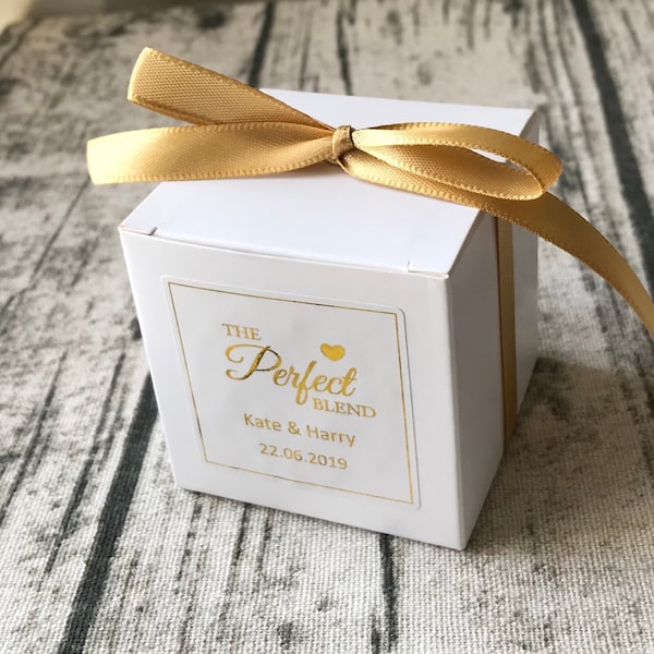 40x White Wedding Favour Boxes With Personalized Gold Foil Stickers Engagement Wedding Birthday Party Baby Shower Baptism Gift Boxes