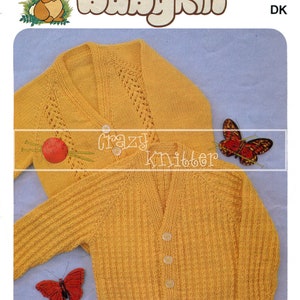 Cardigãs para bebês infantis DK 18-24 pol. Hayfield 1093 Vintage Knitting Pattern PDF download instantâneo