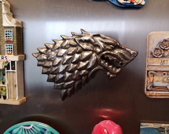 Imán con la insignia del lobo huargo de la Casa Stark