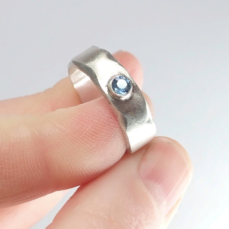 UK Size O12 US size 714 Carved matte silver hammered ring with aquamarine