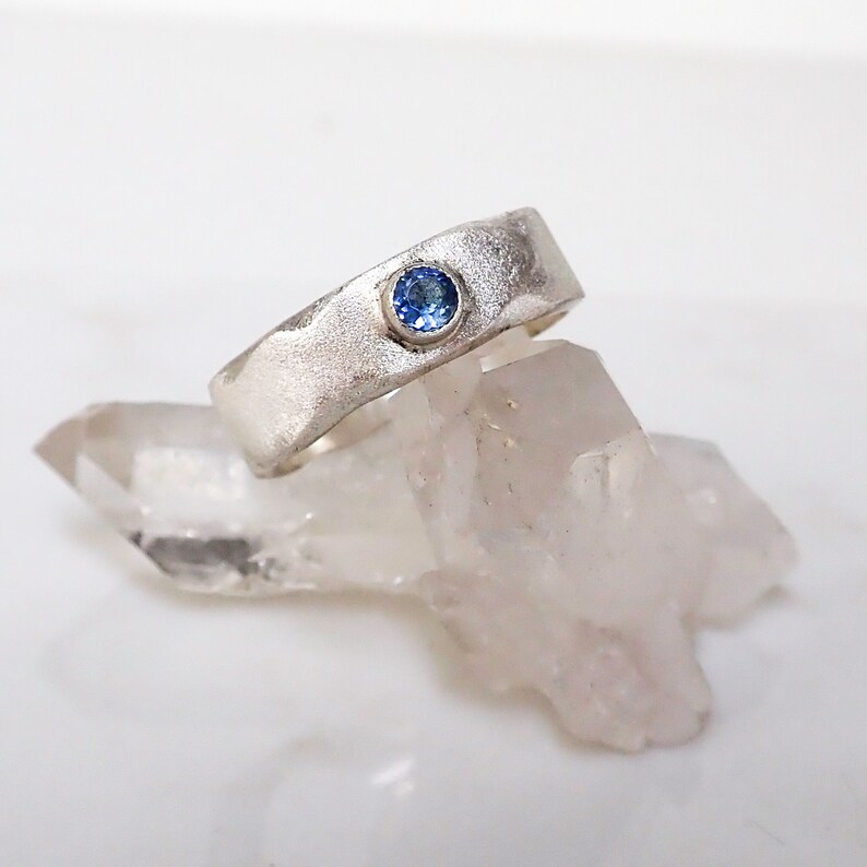 UK Size O12 US size 714 Carved matte silver hammered ring with aquamarine