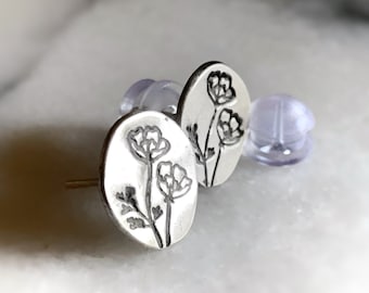 Silver flower stud earrings, Floral studs, Botanical jewelry, Flower jewelry, Poppy Birth flower August flower earrings, floral jewelry .935