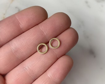 Open circle stud earrings, Minimal stud earrings, Small Circle earrings, Flat stud earrings, Dainty stud earrings, Gold Circle studs