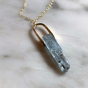 Blue kyanite necklace, Kyanite pendant necklace, Kyanite blade necklace, Blue kyanite pendant, Blue stone pendant, Raw stone necklace