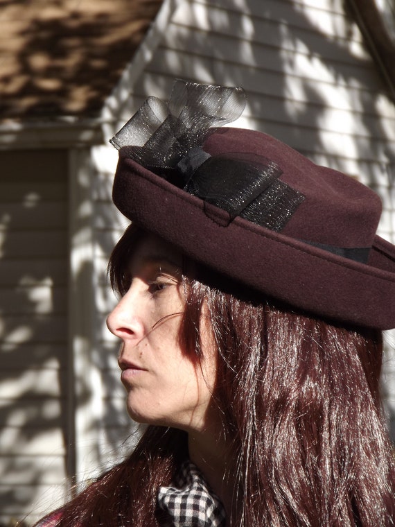 Vintage Womens Brown Felt Hat With Black Bow - image 2