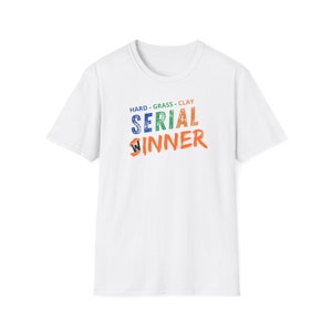 Jannik Sinner: &quot;Serial Sinner Serial Winner&quot; T-Shirt Unisex | Tennis Fan Gift | Tennis Merchandise