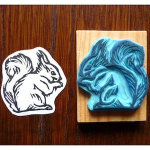 Tampon écureuil - tampon gravé à la main - décorations textiles, papier cadeau, scrapbooking - hand-carved stamp squirrel