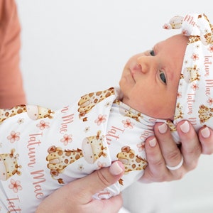 Baby Girl Giraffe Swaddle Blanket, Baby Name Swaddle Blanket Headband Set, Giraffe Baby Name Blanket, Headband Blanket Set, Knotted Baby Hat