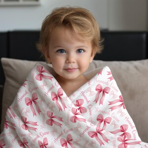 PERSONALIZED COQUETTE BLANKET, Pink Bow Blanket, Personalized Baby Girl Blanket, Pink Baby Blanket, Bow Theme Girl Gift, Bow Name Blanket imagen 2