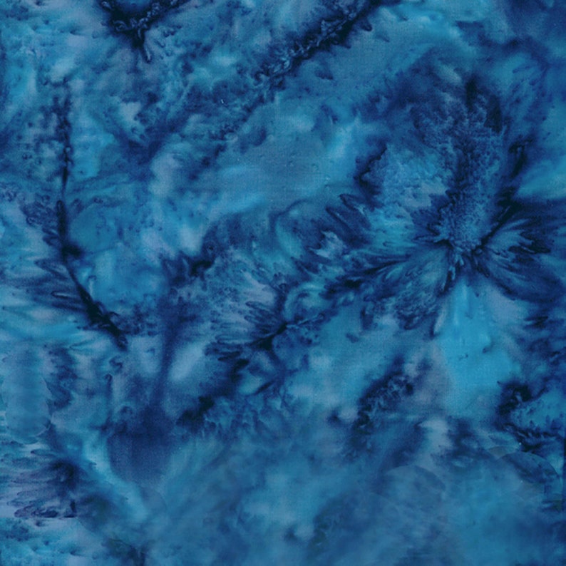 Batik MACAW by-the-HALF-yard 1895H-317 Mottled style BLUE 100/% cotton Fabric by Hoffman California Hand-dyed Watercolor Quilts Masks