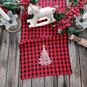 刺繍入りバッファローチェック柄テーブルランナー、刺繍入りクリスマステーブルランナー