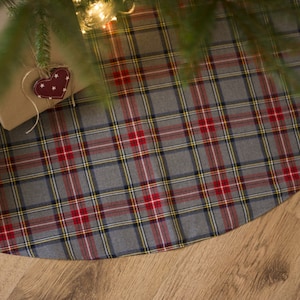 Gray plaid tree skirt, tartan tree skirt, gray tartan tree skirt, Christmas tree skirt. image 1