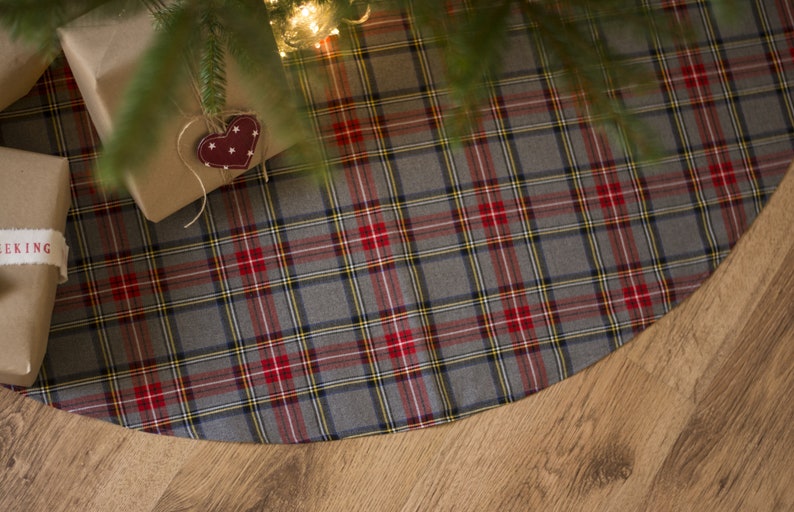 Gray plaid tree skirt, tartan tree skirt, gray tartan tree skirt, Christmas tree skirt. image 1