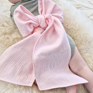 Bow monogramm Newborn Baby Bow Sash, Crib Bow, Maternity Photo Prop, Baby Shower sash, Swaddle Wrap Bow