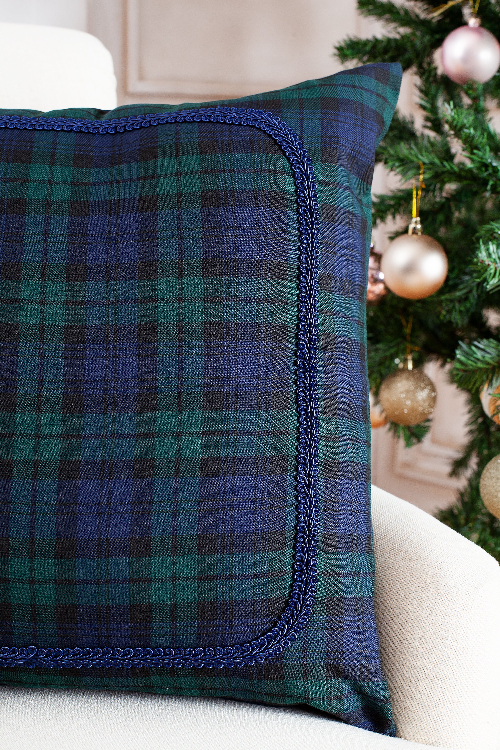 Black watch plaid pillows hotsell