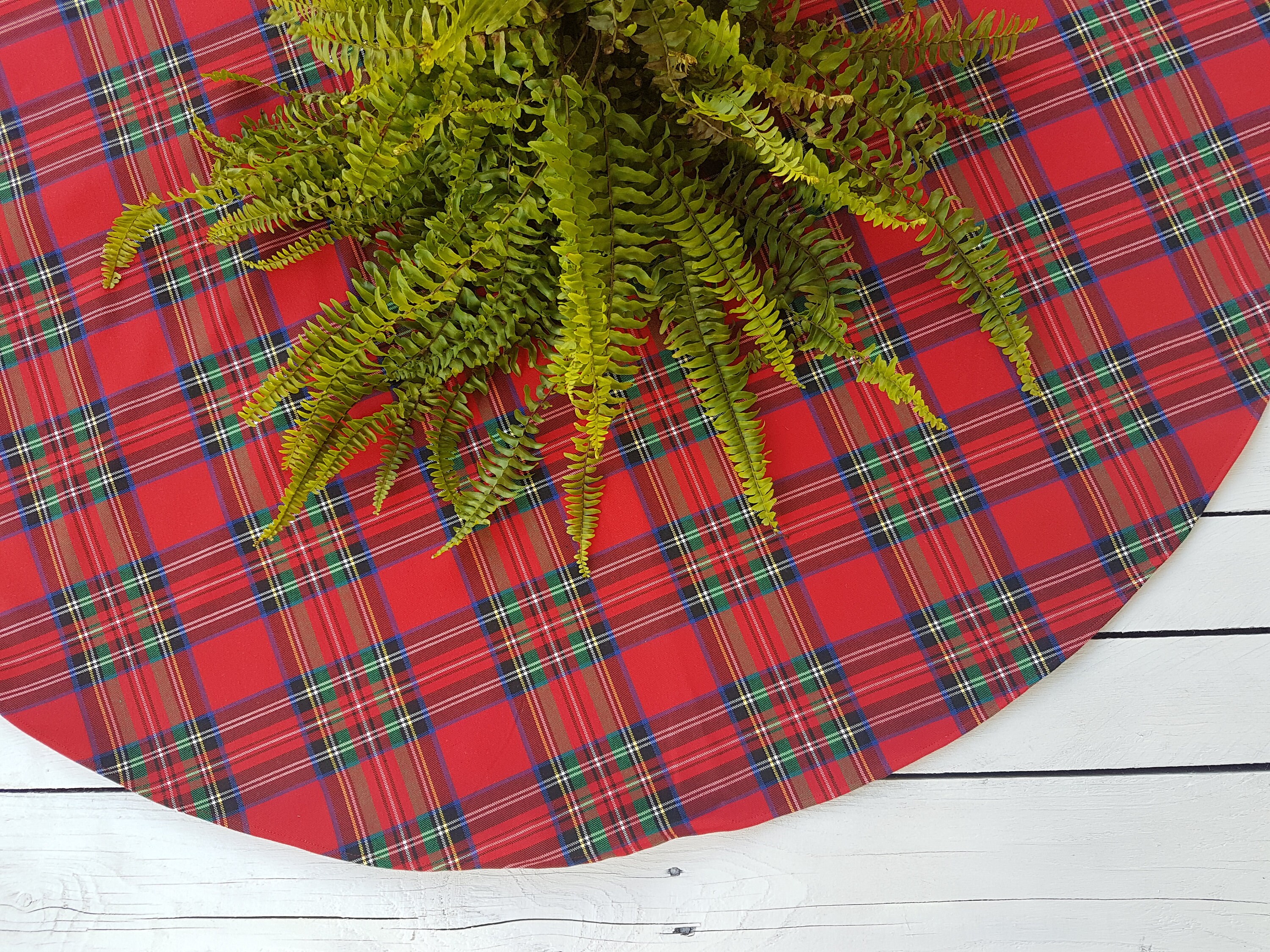 Fabric Red/White Tree Skirt main image 1