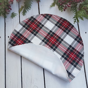 Plaid place mats, Christmas place mats, round placemats. place mats, table setting, tartan mats, center piece