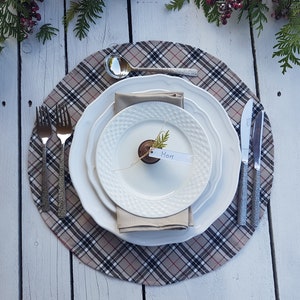 Plaid place mats, Christmas place mats, round placemats. place mats, table setting, tartan mats