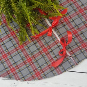 Gray plaid tree skirt, tartan tree skirt, gray tartan tree skirt, Christmas tree skirt. image 4