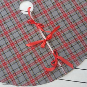 Gray plaid tree skirt, tartan tree skirt, gray tartan tree skirt, Christmas tree skirt. image 5