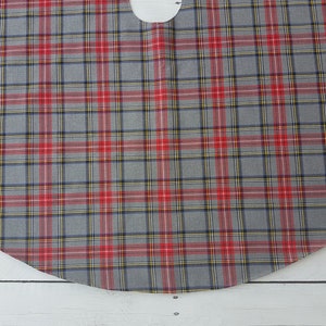 Gray plaid tree skirt, tartan tree skirt, gray tartan tree skirt, Christmas tree skirt. image 7