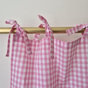 Różowe zasłony w kratkę gingham, półprzezroczyste do łazienki, wiszące do małego okna, zasłony nagłówkowe, przepuszczające światło lambrekiny, spódnica