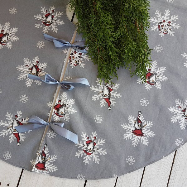 Snowflake and gnome tree skirt, Christmas tree skirt, swedish christmas, tomte tree skirt