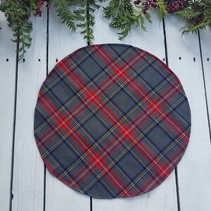 Plaid place mats, Christmas place mats, round placemats. place mats, table setting, tartan mats