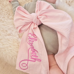 Monogrammiert Neugeborenen Baby Schleife Schärpe, Krippe Schleife, Mutterschaft Foto Requisite, Baby-Dusche Geschenk, Swaddle Wrap Bow