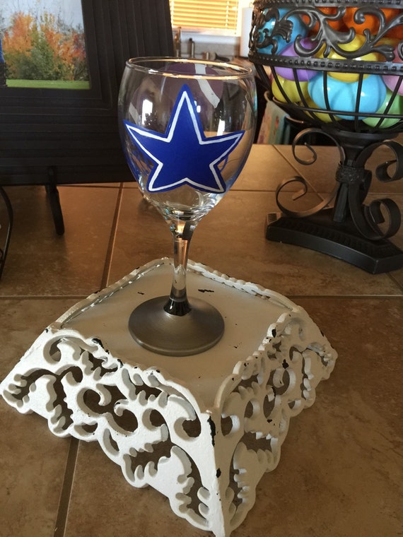 Items similar to Dallas Cowboy Wine Glass on Etsy