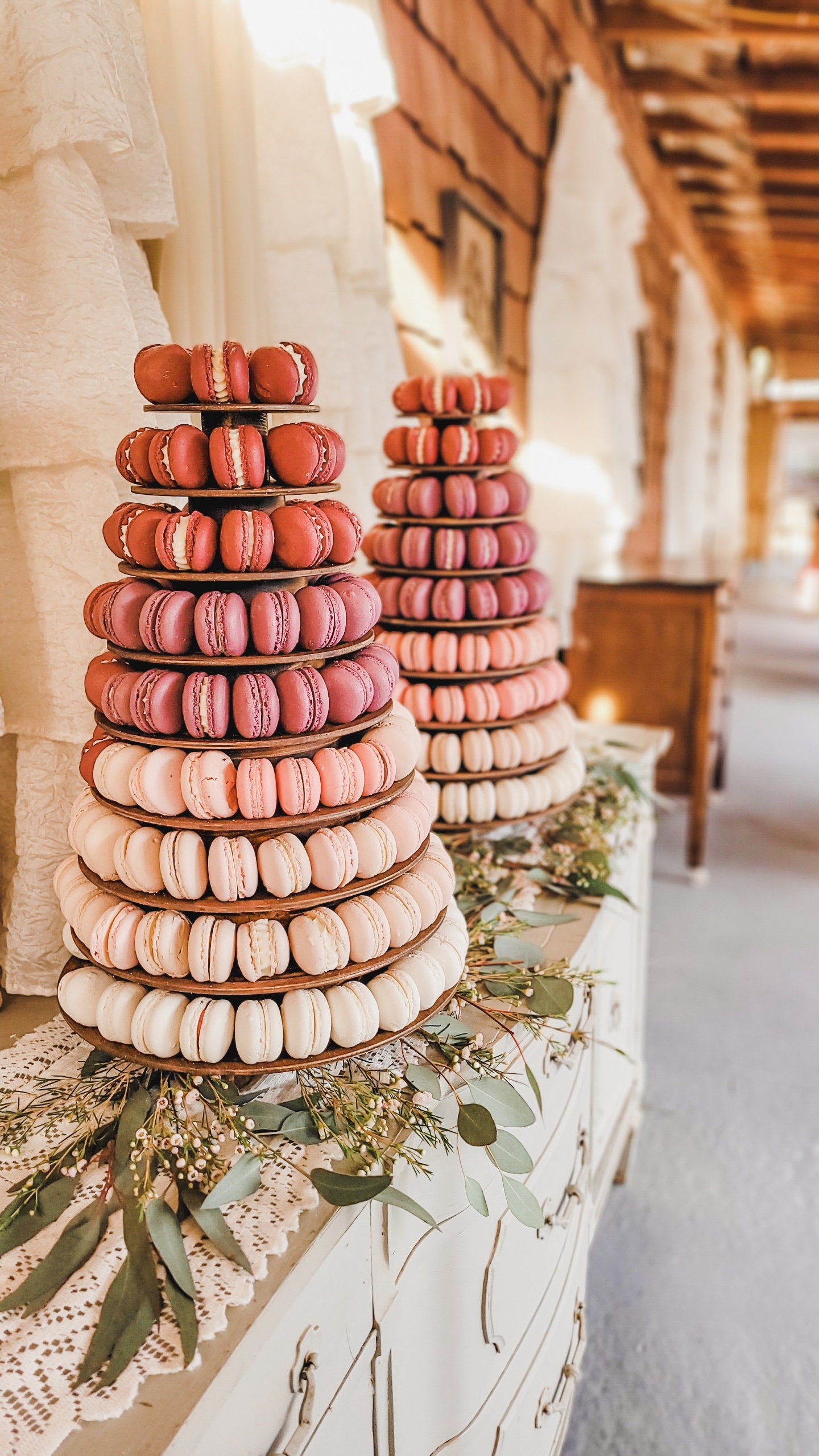 Round Wood Macaron/Macaroon Tower