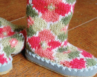 Flower Mukluks Knitting Pattern