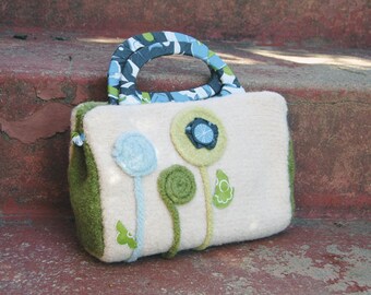 Blossom Dot Purse Knitting Pattern