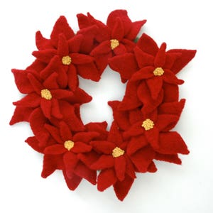 Poinsettia Wreath Knitting Pattern image 3