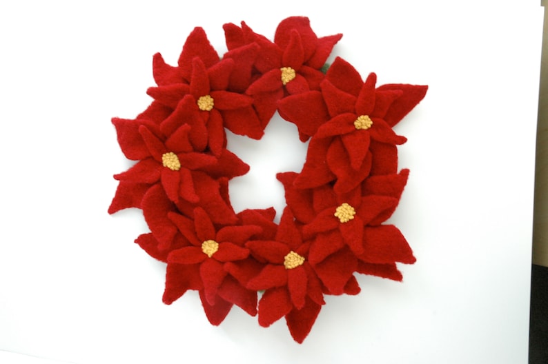 Poinsettia Wreath Knitting Pattern image 3