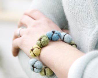 Blooms Bracelet -- LEARN TO FELT! Knitting Pattern