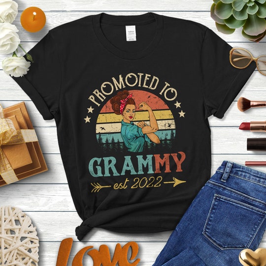 Disover Promoted To Grammy Est 2022 Vintage Retro Family T-Shirt, Family T-Shirt Gift For Birthday's Day, Mother's Day, Family Day Thanks Giving