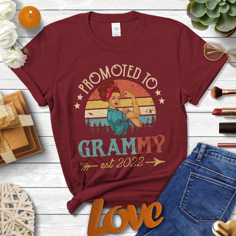 Discover Promoted To Grammy Est 2022 Vintage Retro Family T-Shirt, Family T-Shirt Gift For Birthday's Day, Mother's Day, Family Day Thanks Giving