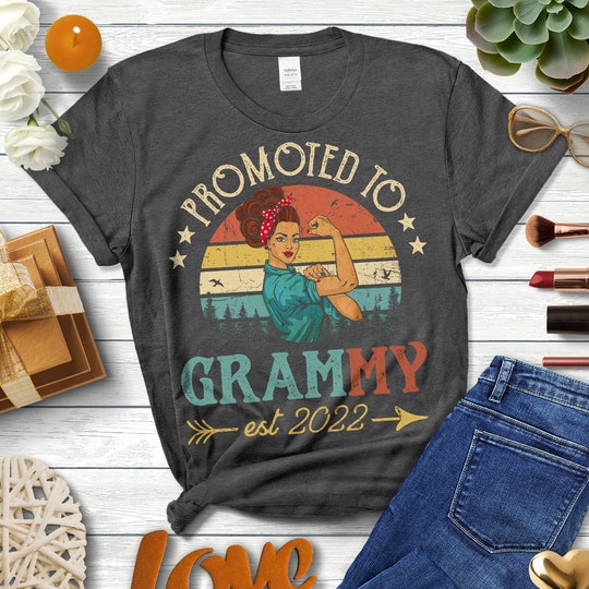 Disover Promoted To Grammy Est 2022 Vintage Retro Family T-Shirt, Family T-Shirt Gift For Birthday's Day, Mother's Day, Family Day Thanks Giving
