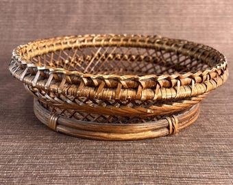 vintage Corbeille à pain ronde en rotin 10 x 3 po. • Beige Farmhouse Lake House Boho