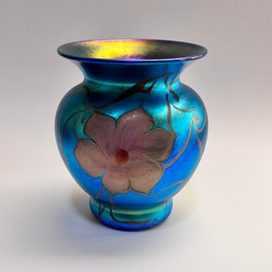 Vandermark Studios Blue Aurene Vase, Floral Design, Signed 1980, Iridescent Art Glass