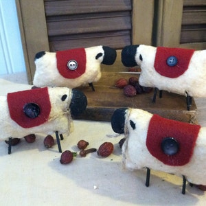 Set of 4 Primitive Sheep with Felt Blanket