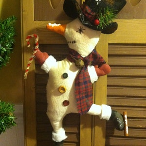 Primitive Primitive Skating Snowman, Christmas Ice Skating Snowman Door Decoration, Snowman Wreath