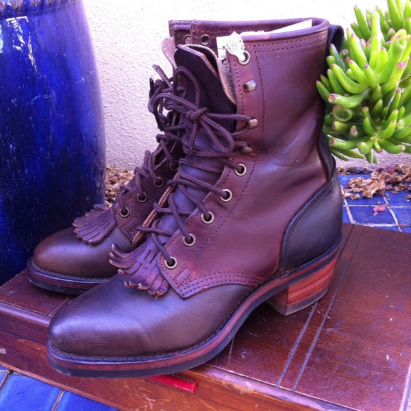 Beautiful Pair of Two Tone Brown and Black Vibram Ankle Lace Up Boots in a Women's Size 6 1/2-7