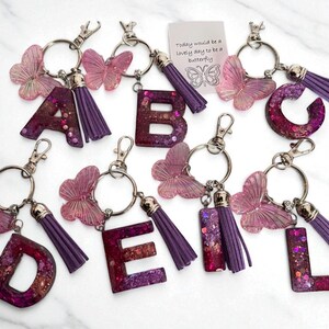 Llavero personalizado con mariposa y letra del alfabeto (KC414-KC415)